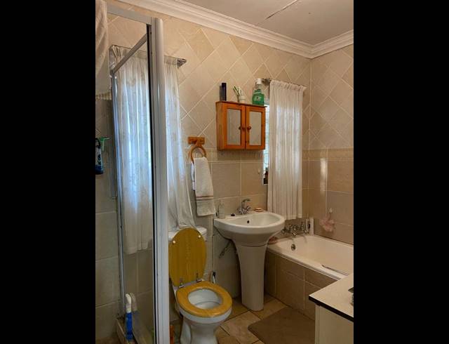 5 BEDROOM HOUSE FOR SALE IN FLORA GARDENS